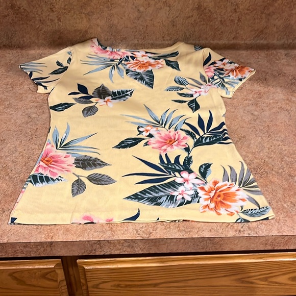 G by Guess Other - Guess stretchy shirt size medium